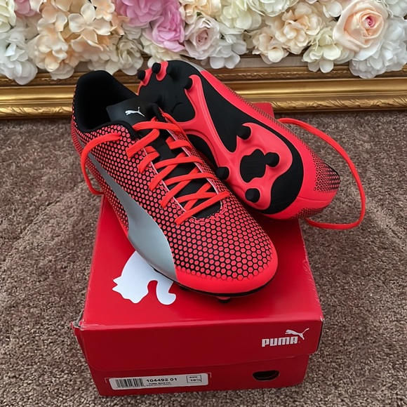 Puma Soccer Cleats - Picture 2 of 2